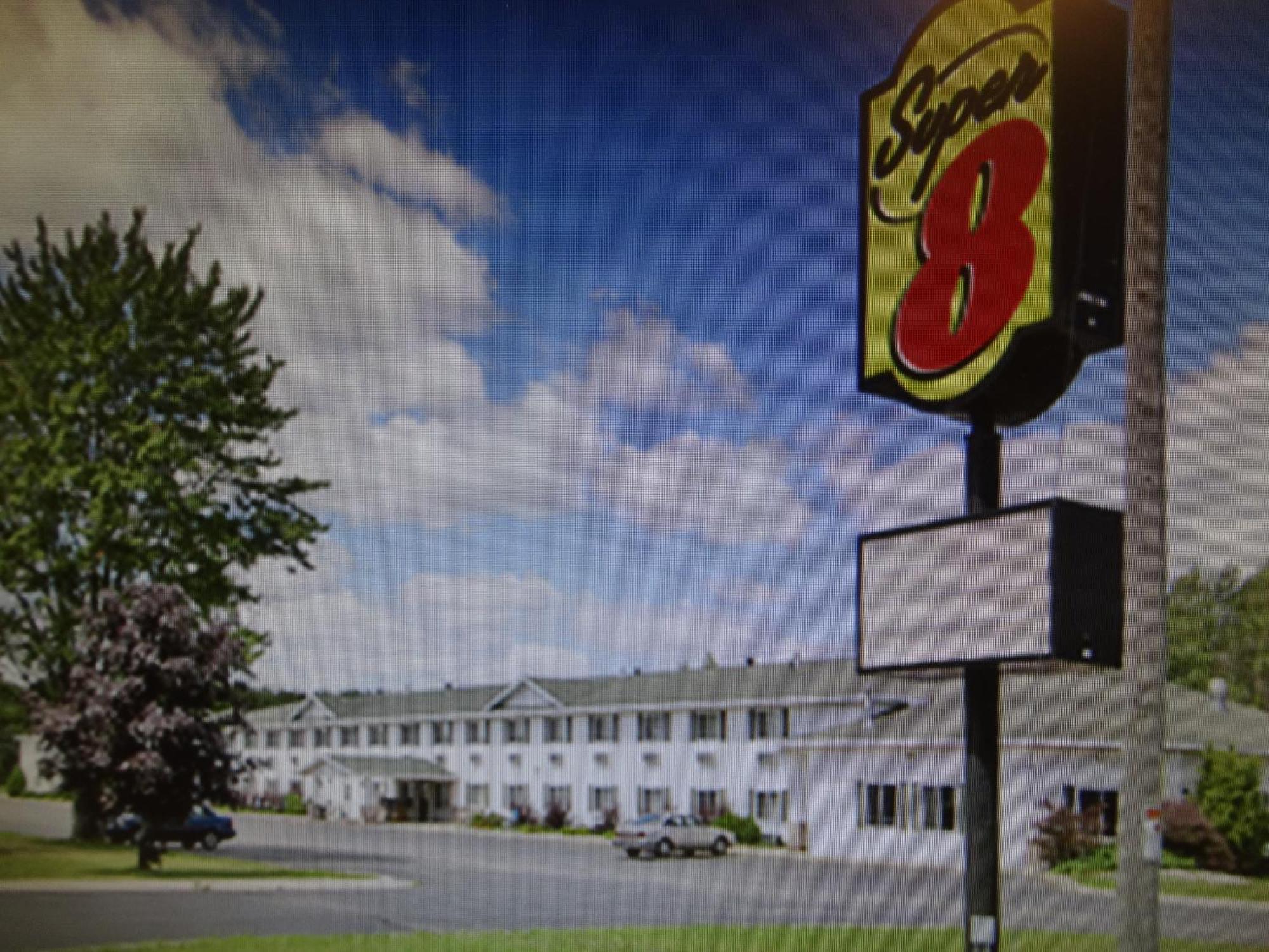 Super 8 By Wyndham Escanaba Esterno foto