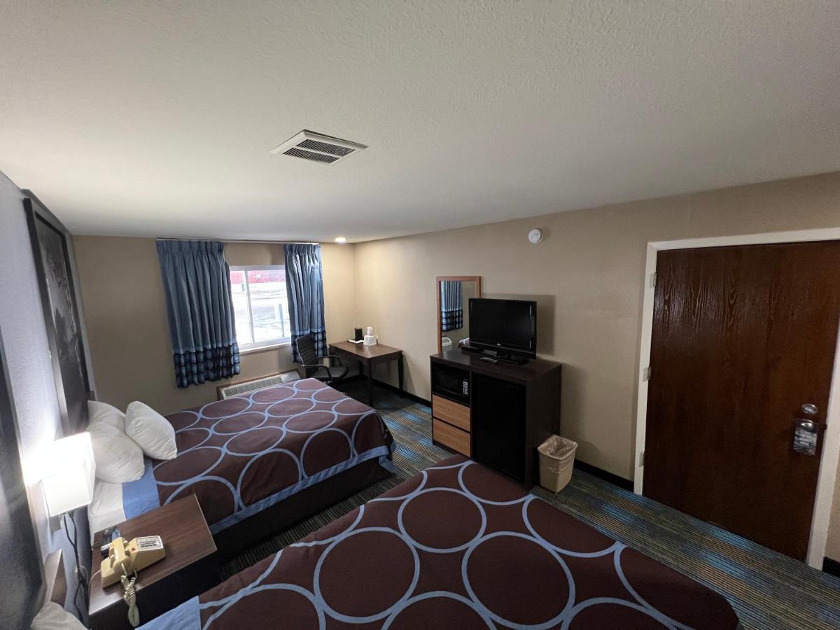 Super 8 By Wyndham Escanaba Esterno foto