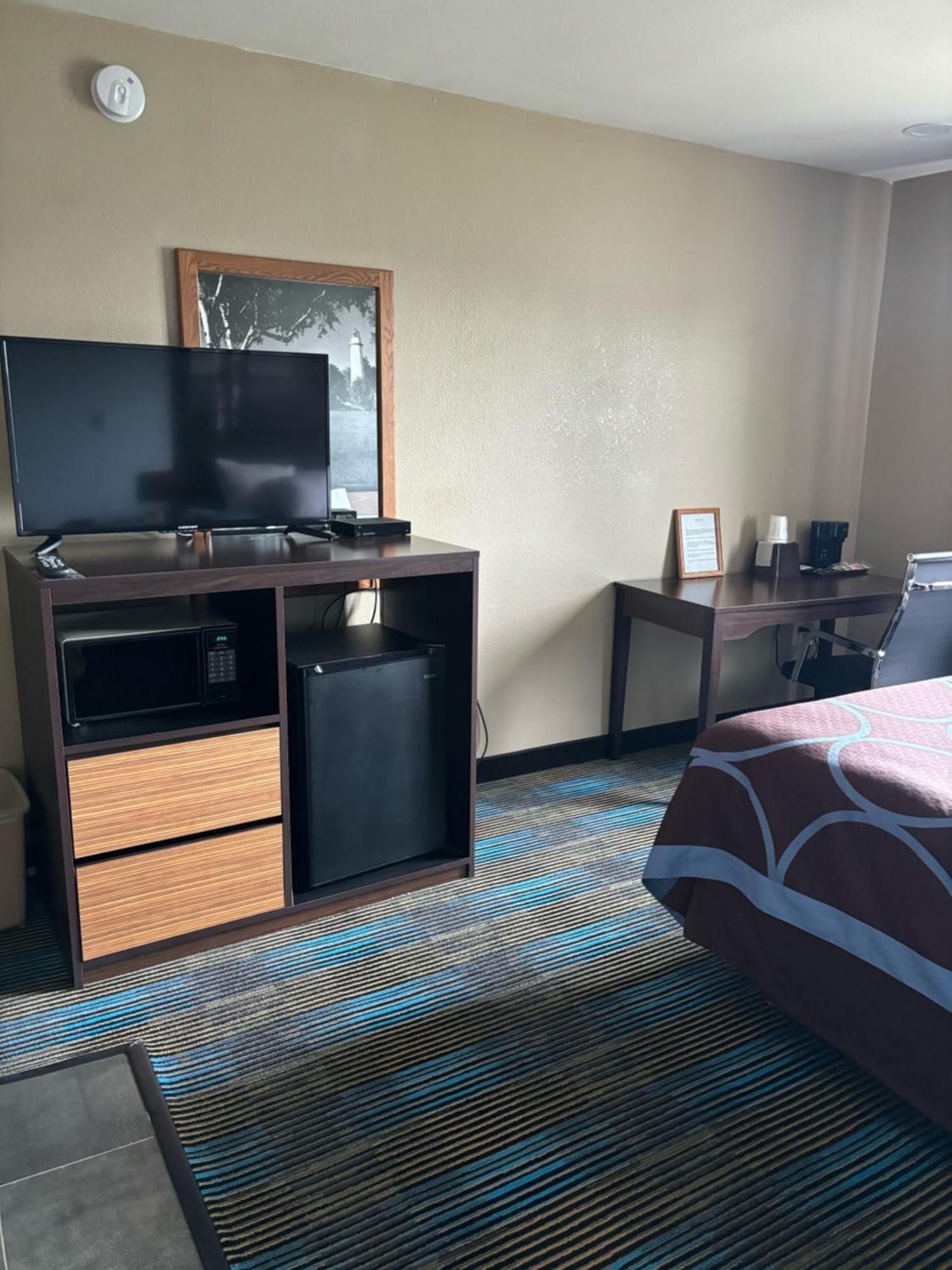 Super 8 By Wyndham Escanaba Esterno foto