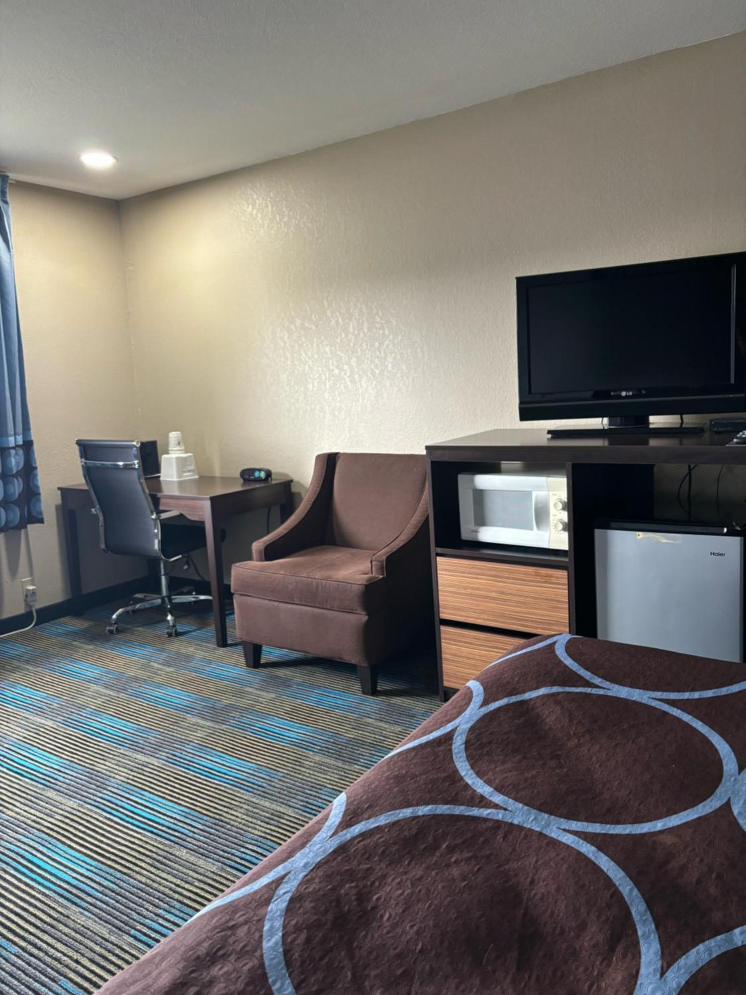 Super 8 By Wyndham Escanaba Esterno foto
