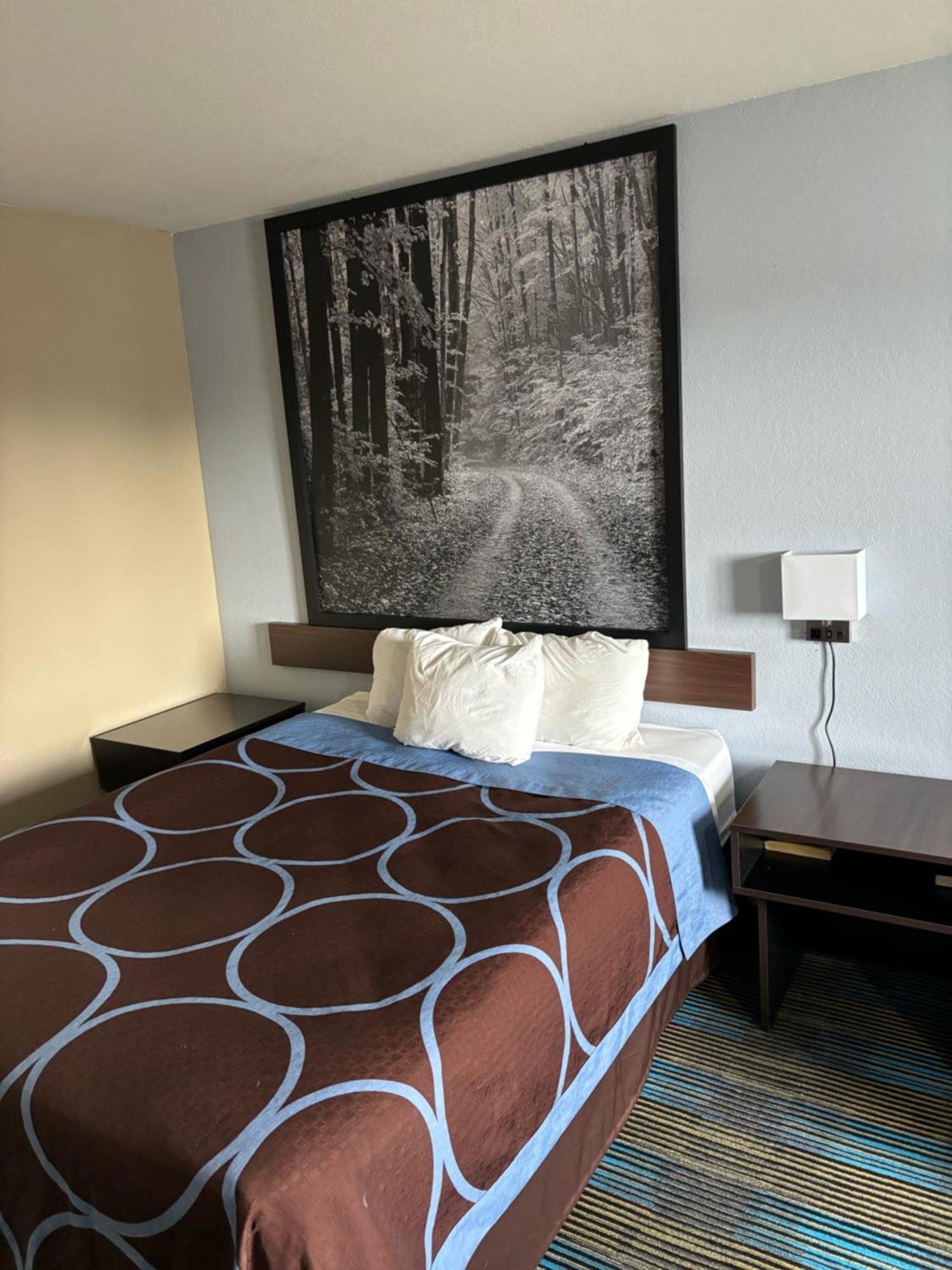 Super 8 By Wyndham Escanaba Esterno foto