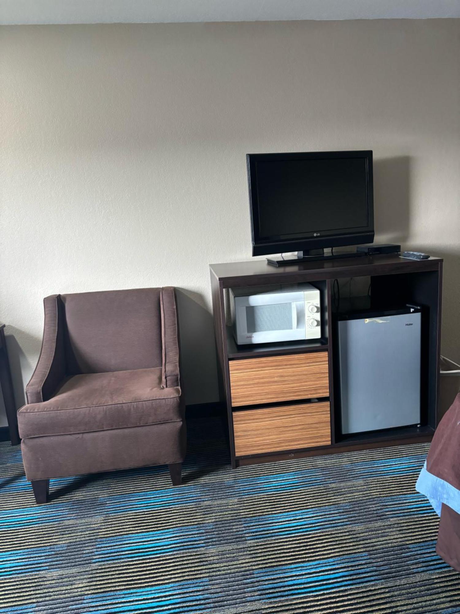 Super 8 By Wyndham Escanaba Esterno foto