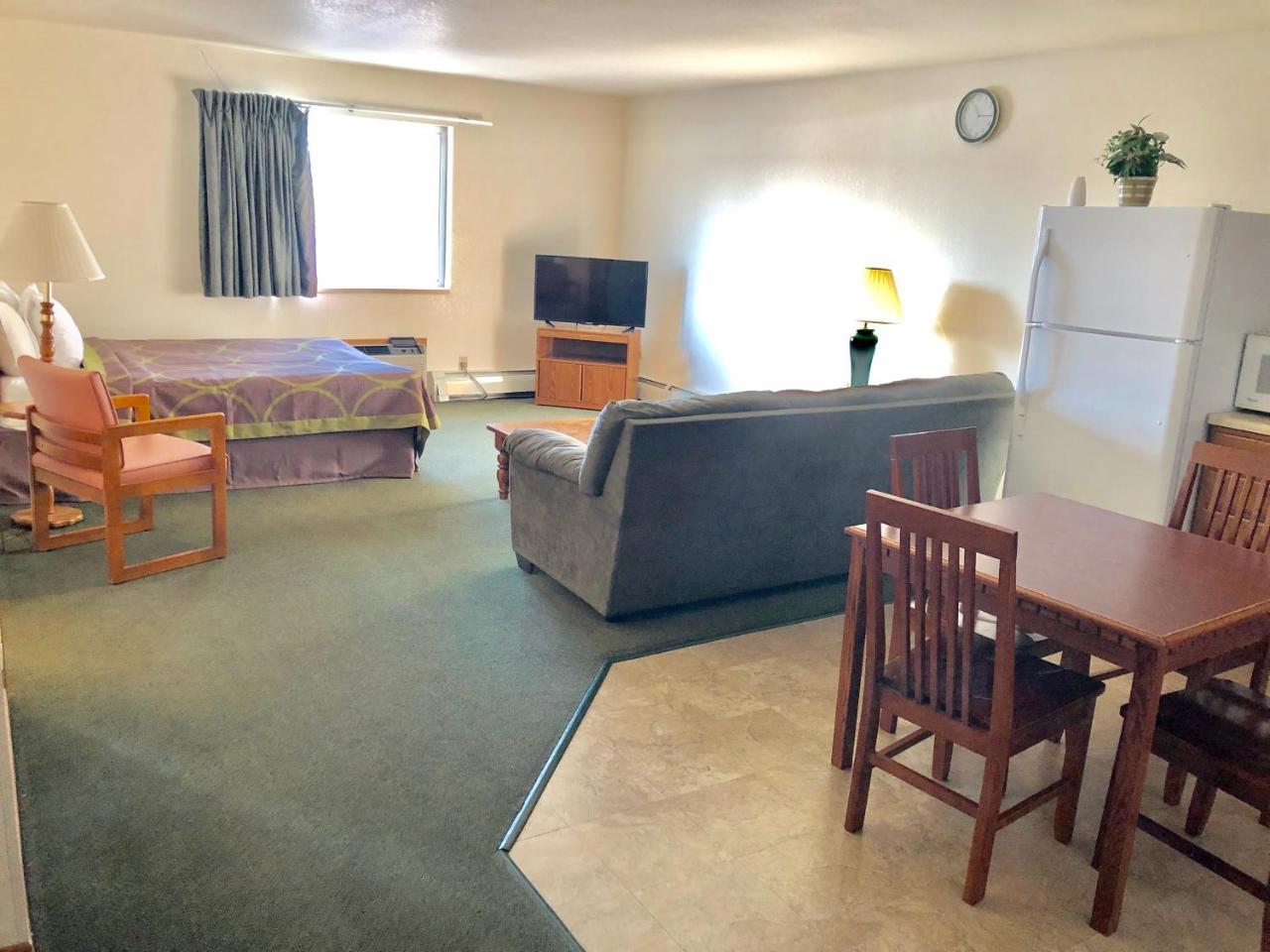 Super 8 By Wyndham Escanaba Esterno foto