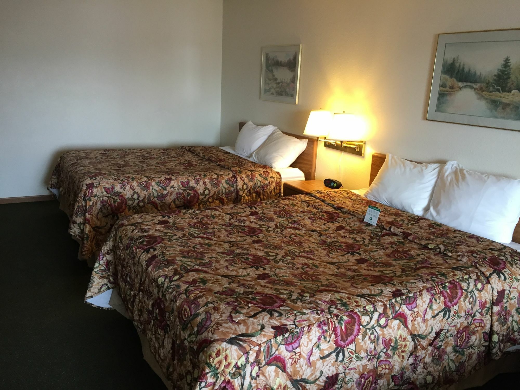 Super 8 By Wyndham Escanaba Esterno foto