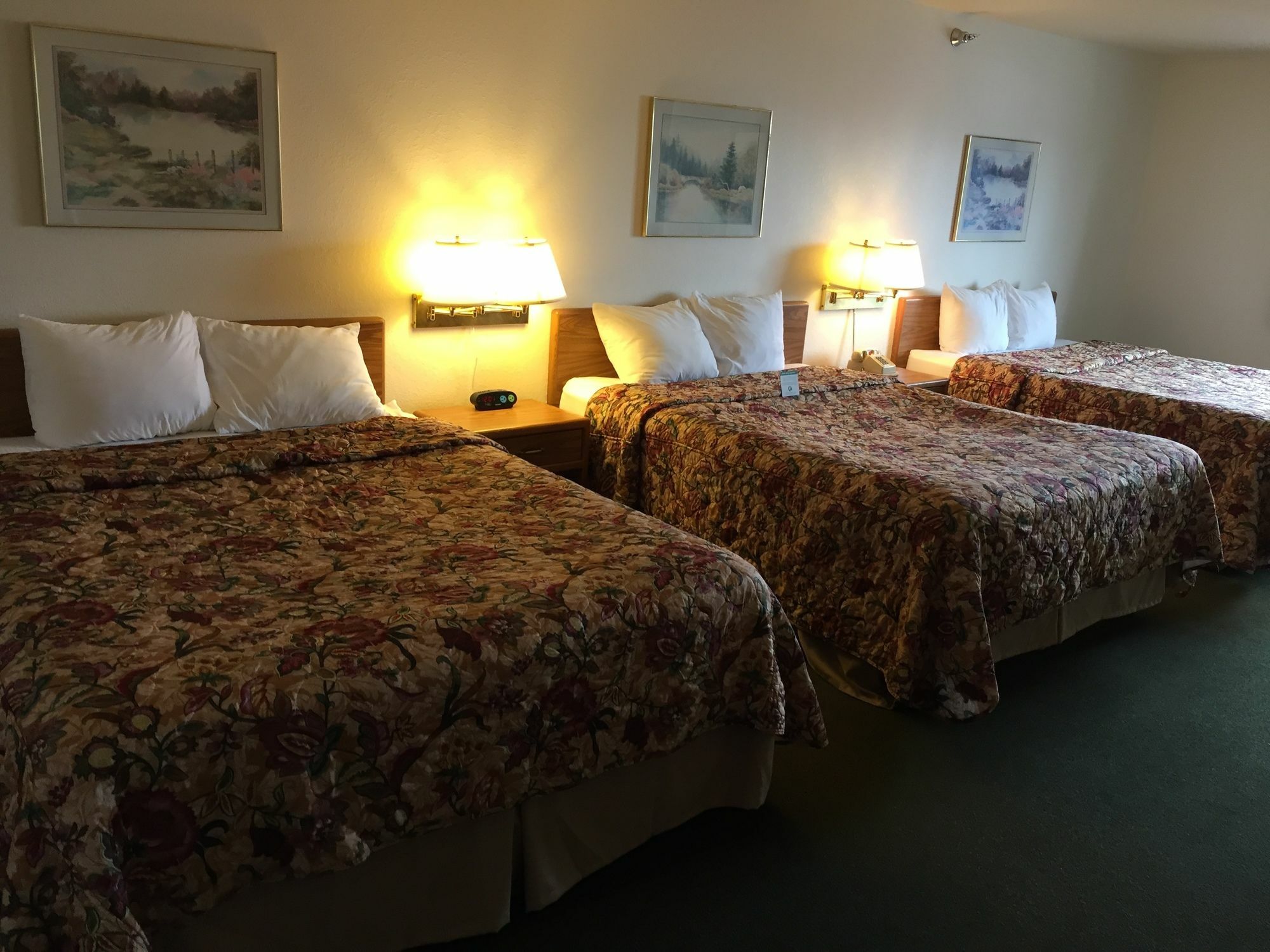 Super 8 By Wyndham Escanaba Esterno foto